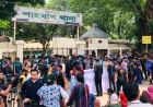 শাহবাগ থানার সামনে অবস্থান কর্মসূচিতে শিক্ষার্থীরা, দাবি আসামিদের গ্রেফতার
