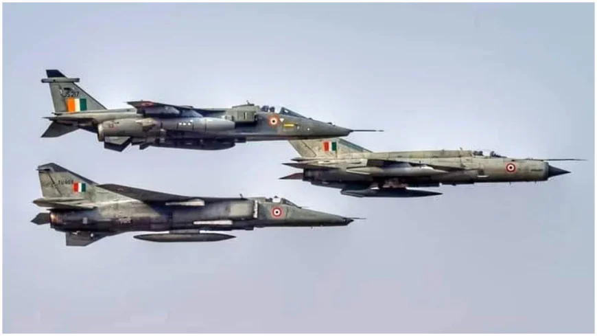 ভারত-শাসিত কাশ্মিরে একযোগে তিন যুদ্ধবিমান বিধ্বস্ত: রয়টার্স