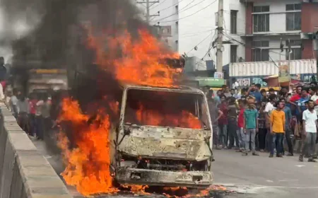 ঢাকা-টাঙ্গাইল মহাসড়কে চলন্ত পিকআপে আগুন