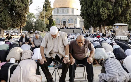 আল-আকসায় হাজারো ফিলিস্তিনির ঈদের নামাজ আদায়