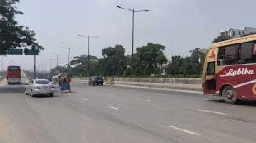 রাজধানী ঢাকা এখনও ফাঁকা, বাসে নেই ভিড়