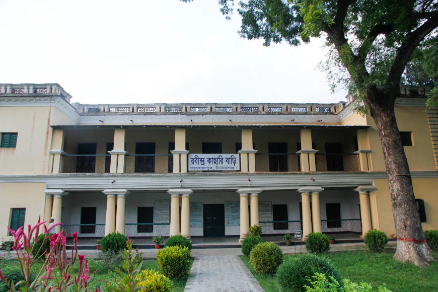 রবীন্দ্র কাছারি বাড়িতে দর্শনার্থীর উপর হামলা ও শ্লীলতাহানীর অভিযোগে ১০ জনের বিরুদ্ধে মামলা দায়ের