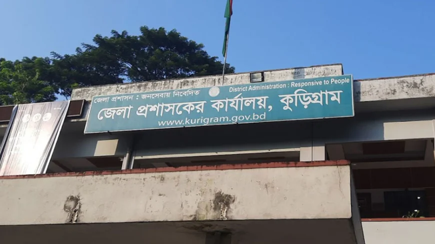 ডিসির সামনেই সাংবাদিককে মারতে গেলেন বিএনপি নেতা!