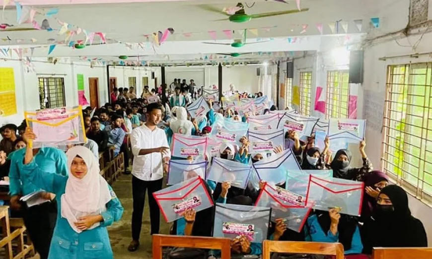 নোয়াখালীতে এইচএসসি পরীক্ষার্থীদের শিক্ষা উপকরণ বিতরণ ছাত্রদলের