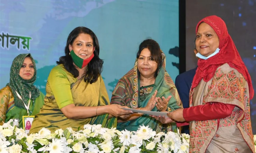 বৃক্ষরোপণ, পরিবেশ ও বন্যপ্রাণী সংরক্ষণ জাতীয় পুরস্কার প্রদান পরিবেশ উপদেষ্টার