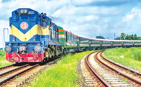 ৬ ঘণ্টা পর সারাদেশের সাথে খুলনার রেল যোগাযোগ স্বাভাবিক