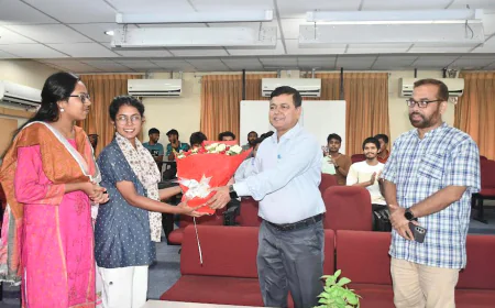 বেরোবি ক্যাম্পাস রেডিও স্বেচ্ছাসেবকদের সঙ্গে উপাচার্যের শুভেচ্ছা বিনিময়