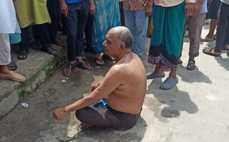 কুমিল্লায় আ.লীগ নেতাকে মারধর করে পুলিশে সোপর্দ