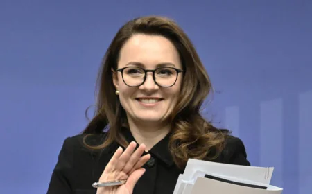 ইউক্রেনের প্রধানমন্ত্রীকে নতুন প্রতিরক্ষামন্ত্রী হিসেবে নিয়োগের প্রস্তাব জেলেনস্কির