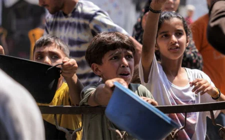 গাজা যুদ্ধবিরতি আলোচনায় বাধা দূর করতে কাজ করছেন মধ্যস্থতাকারীরা