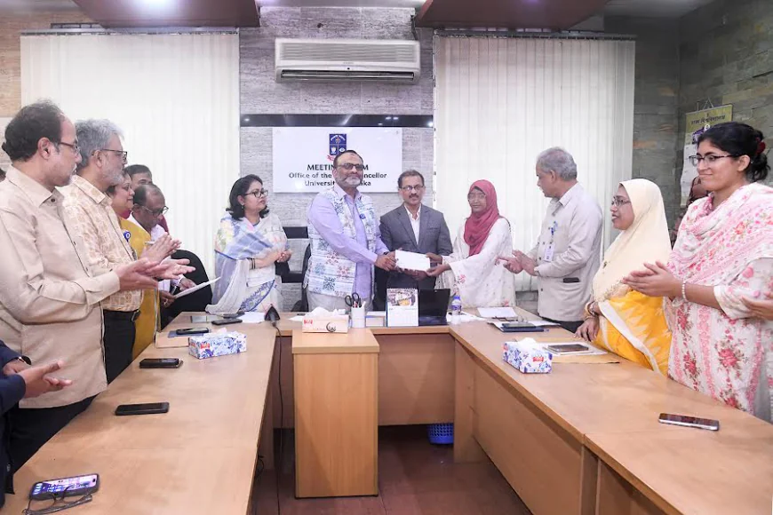 ঢাবিতে পাঁচটি ছাত্রী হলের ৫৮৩ জন শিক্ষার্থীর জন্য আপৎকালীন আর্থিক সহায়তা শুরু