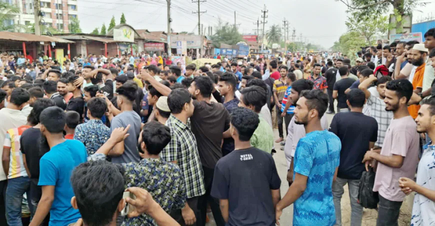গাজীপুরে ঢাকা-ময়মনসিংহ মহাসড়ক অবরোধ করে শ্রমিকদের বিক্ষোভ