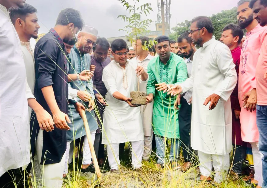 ঢাকা-১৪ আসনে মোস্তফা জগলুল পাশা পাপেলের নির্বাচনী প্রচারণা ও বৃক্ষরোপণ উদ্বোধন 