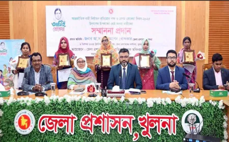 খুলনায় পাঁচ অদম্য নারী পেলেন সম্মাননা