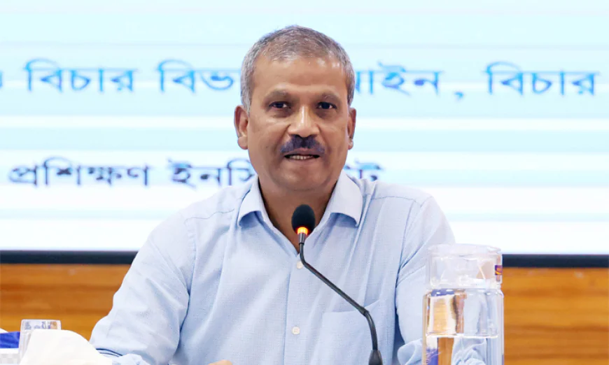 গুজব থেকে প্রবাসীদের সতর্ক থাকার আহ্বান উপদেষ্টা আসিফ নজরুলের