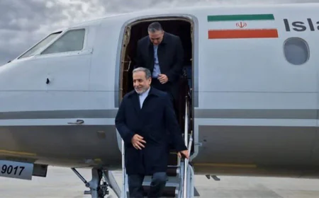 ইরানের পররাষ্ট্রমন্ত্রী পুতিনের সঙ্গে বৈঠক করতে সেন্ট পিটার্সবার্গে পৌঁছেছেন