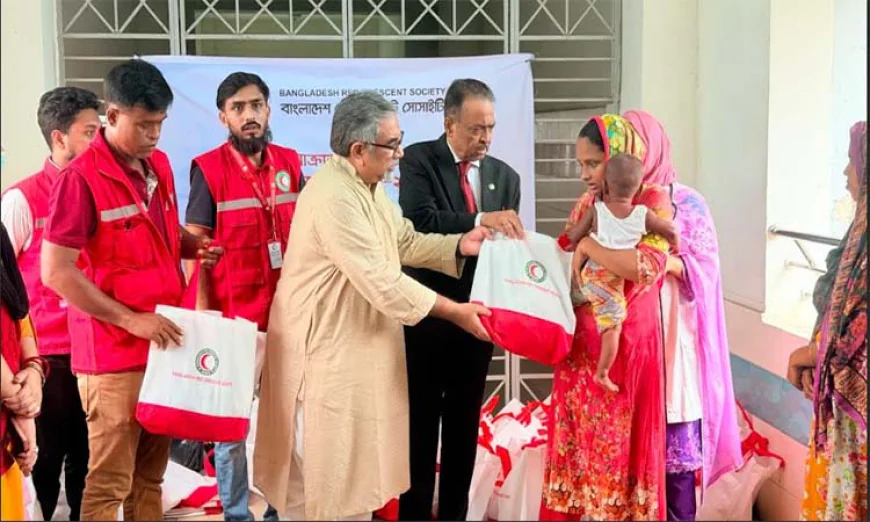ময়মনসিংহে হাম আক্রান্ত শিশুদের মাঝে মিনি হাইজিন পার্সেল বিতরণ