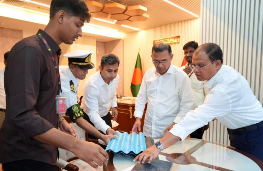 শিক্ষার্থী সাজ্জাদুলের উদ্ভাবিত পণ্য পরিদর্শন করলেন প্রধানমন্ত্রী