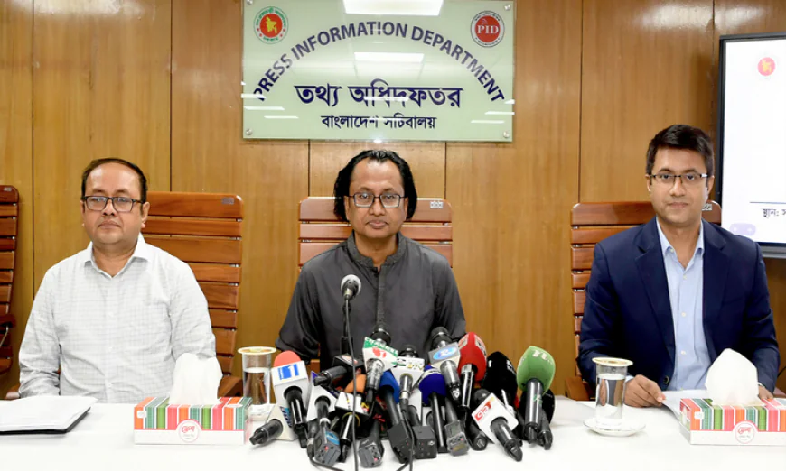 দোরগোড়ায় স্বাস্থ্যসেবা পৌঁছে দিতে কাজ করছে সরকার: তথ্য উপদেষ্টা