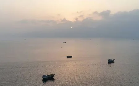 হরমুজে জাহাজে হামলার পর ইরানে মার্কিন হামলা, পাল্টা জবাবের হুঁশিয়ারি