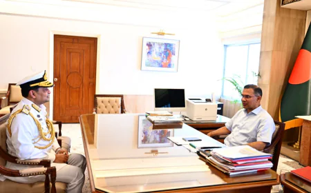 প্রধানমন্ত্রীর সঙ্গে সৌজন্য সাক্ষাতে নবনিযুক্ত নৌবাহিনী প্রধান