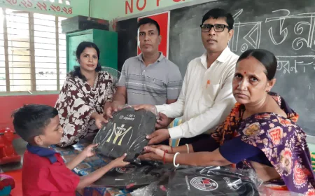 পঞ্চপল্লীতে প্রাক-প্রাথমিক শিক্ষার্থীদের মাঝে স্কুলব্যাগ বিতরণ