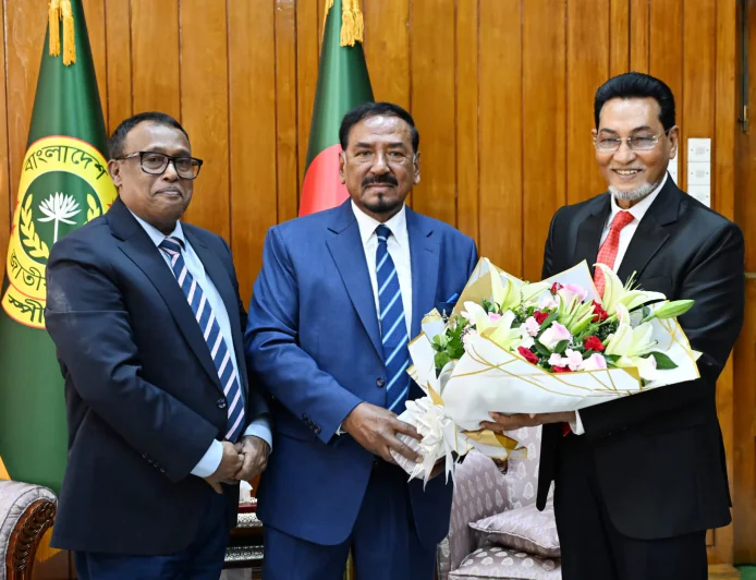 ভারপ্রাপ্ত রাষ্ট্রপতির দায়িত্ব নেওয়ায় স্পিকারকে ফুলেল শুভেচ্ছা