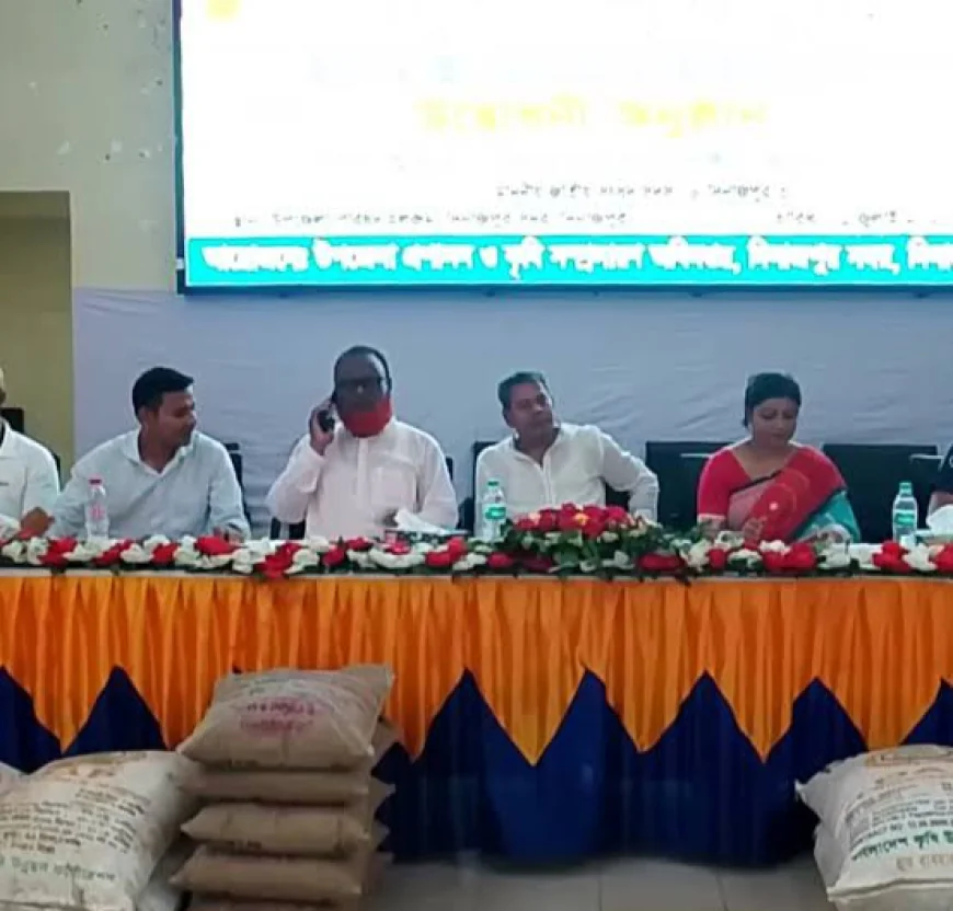 দিনাজপুরে কৃষকদের মাঝে আমন বীজ ও চারা বিতরণ