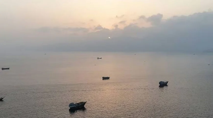 হরমুজে জাহাজে হামলার পর ইরানে মার্কিন হামলা, পাল্টা জবাবের হুঁশিয়ারি