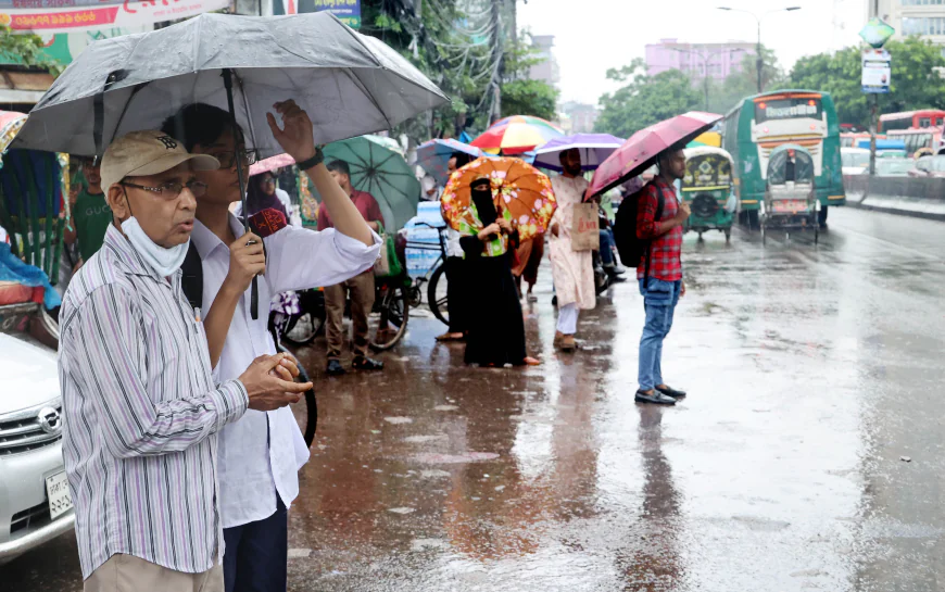 দেশজুড়ে বৃষ্টির আভাস, কোথাও কোথাও অতি ভারী বর্ষণের শঙ্কা