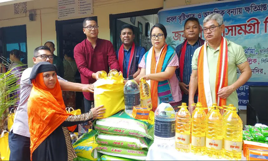 বান্দরবানে বন্যার্ত ৯২ পরিবারের মাঝে ত্রাণ বিতরণ