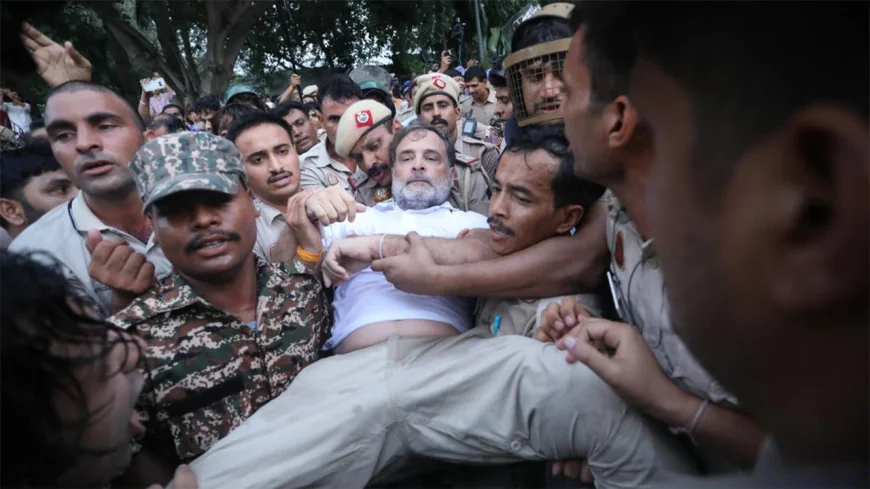 কংগ্রেস নেতা রাহুল ও প্রিয়াঙ্কা গান্ধী আটক