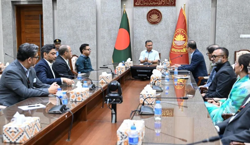 পোশাক শিল্পের বিকাশে বাধা দ্রুত অপসারণের নির্দেশ প্রধানমন্ত্রীর