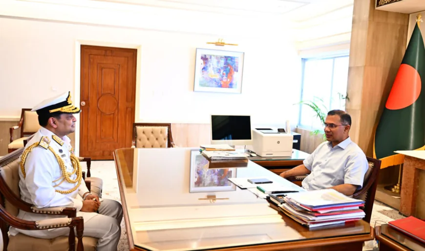 প্রধানমন্ত্রীর সঙ্গে সৌজন্য সাক্ষাতে নবনিযুক্ত নৌবাহিনী প্রধান