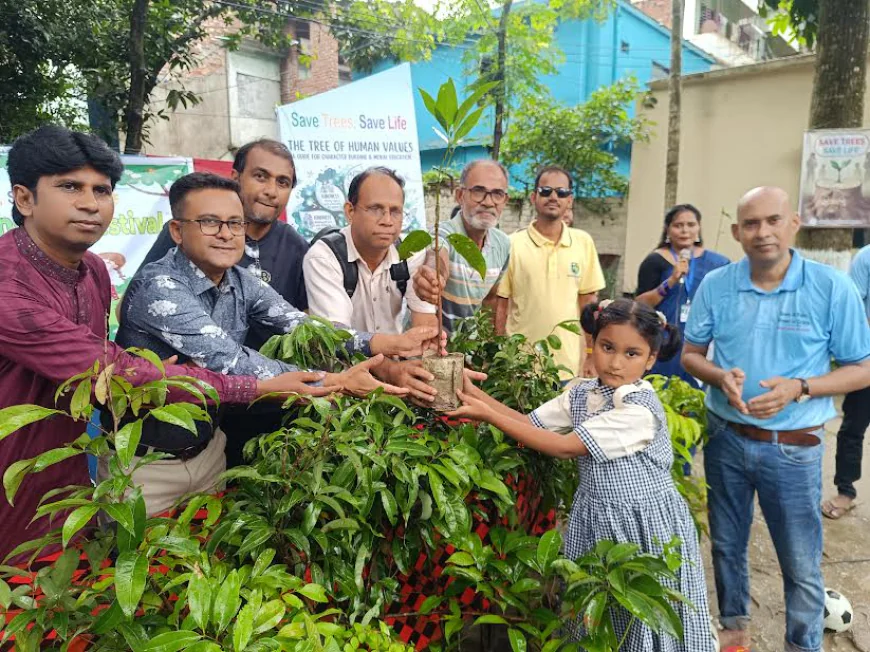 ঝিনাইদহে শিক্ষার্থীদের মাঝে বৃক্ষের চারা বিতরণ
