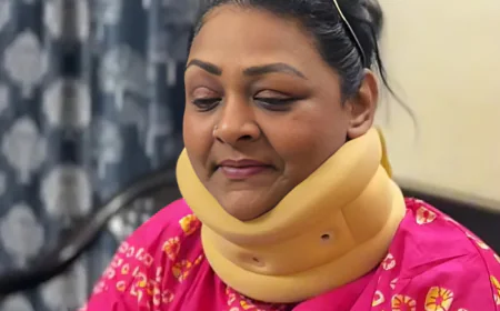 অতিরিক্ত ফোন ব্যবহারে হাসপাতালে নায়িকা, অস্ত্রোপচার করতে হলো