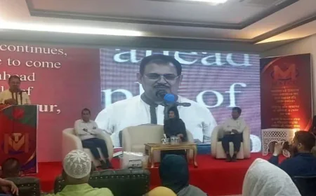 ৫৩ বেকার যুবককে বিদেশে পাঠাতে ভিসা ও বিমান টিকিট দিলেন এমপি কিরণ
