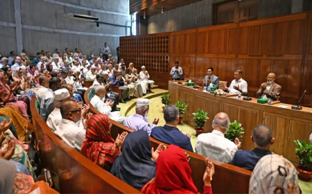 প্রধানমন্ত্রীর সভাপতিত্বে সরকারদলীয় এমপিদের সভা অনুষ্ঠিত