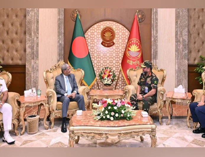 রাষ্ট্রপতির সঙ্গে তিন বাহিনীর প্রধানদের সৌজন্য সাক্ষাৎ