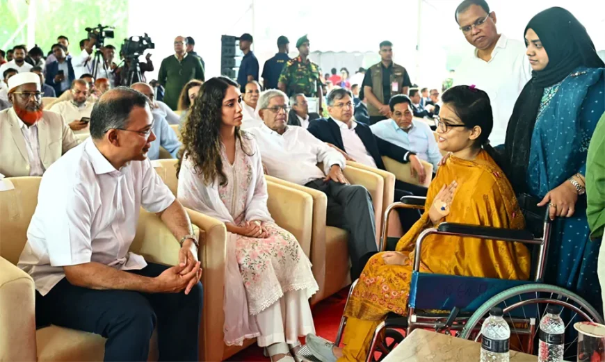 জুলাই গণঅভ্যুত্থানে আহত যোদ্ধা মিতুর খোঁজ নিলেন প্রধানমন্ত্রী