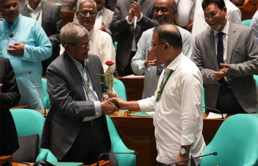 লাল গোলাপ দিয়ে নবনির্বাচিত রাষ্ট্রপতিকে শুভেচ্ছা প্রধানমন্ত্রীর