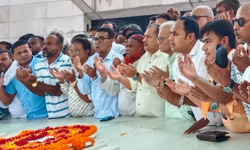 জিয়াউর রহমান ও বেগম খালেদা জিয়ার মাজারে শ্রদ্ধা নিবেদন জহির উদ্দিন স্বপনের