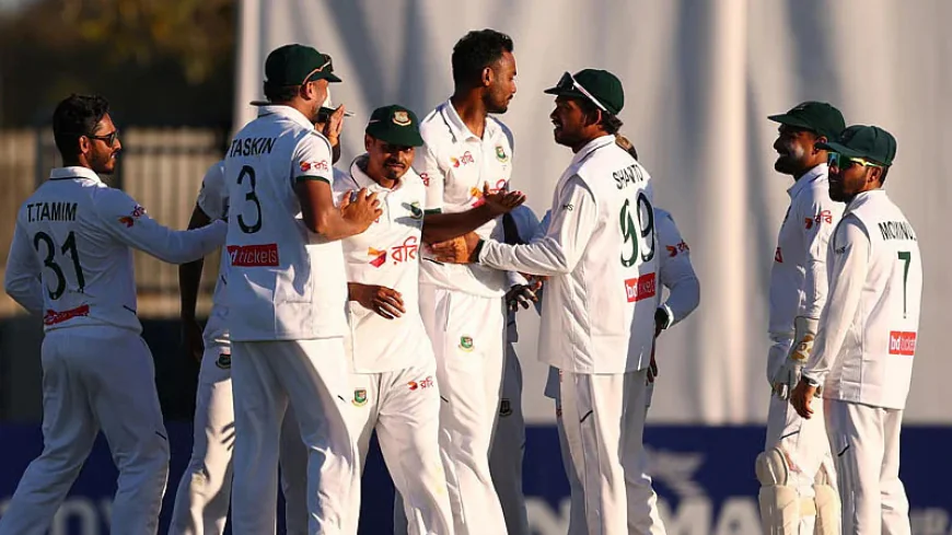 ২১০ রানে অলআউট অস্ট্রেলিয়া