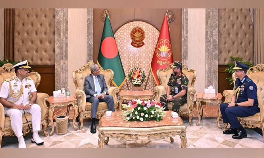 রাষ্ট্রপতির সঙ্গে তিন বাহিনীর প্রধানদের সৌজন্য সাক্ষাৎ