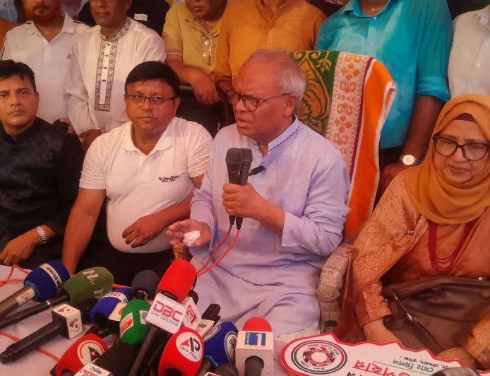 বিএনপি সবসময় অসহায় ও ক্ষতিগ্রস্ত মানুষের পাশে থাকার চেষ্টা করে: রিজভী