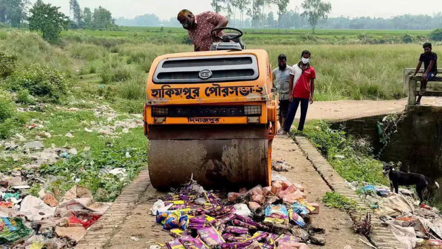 হিলি কাস্টমসে প্রায় ১০ লাখ টাকার বাজেয়াপ্ত ও মেয়াদোত্তীর্ণ পণ্য ধ্বংস করা হয়েছে