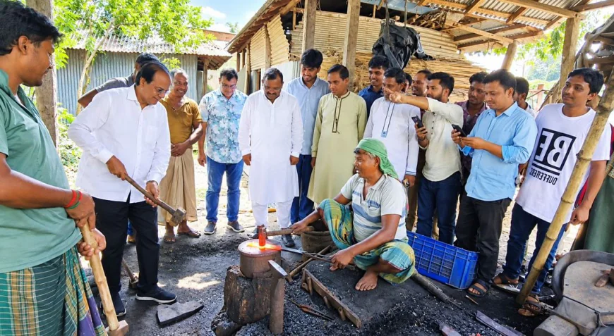 কামারের কাজে যোগ দিলেন আসাদুল হাবিব দুলু
