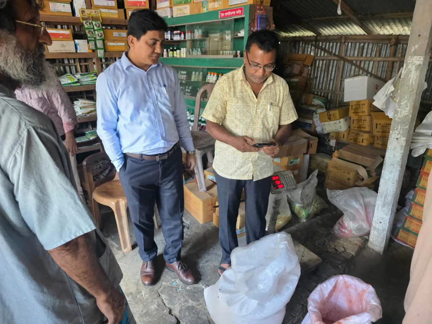 নরসিংদীতে ডিলারসহ তিনজনকে জরিমানা, জব্দ করা হয়েছে সার