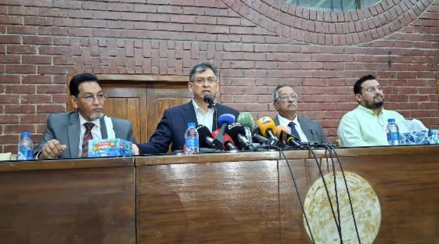 সংবিধান সংশোধন প্রক্রিয়ায় বিরোধী দলের অংশগ্রহণ চায় সরকার: সালাহউদ্দিন আহমদ