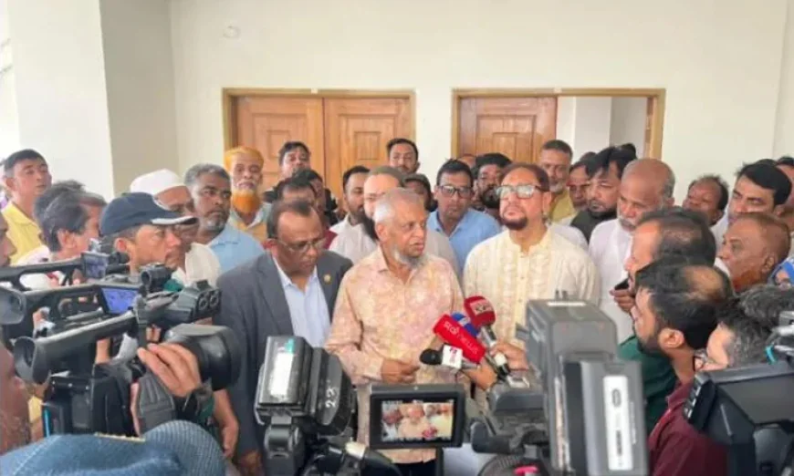 শ্রমজীবী নারীদের নিরাপত্তা ও কল্যাণকে সর্বোচ্চ অগ্রাধিকার দিচ্ছে সরকার: শ্রমমন্ত্রী